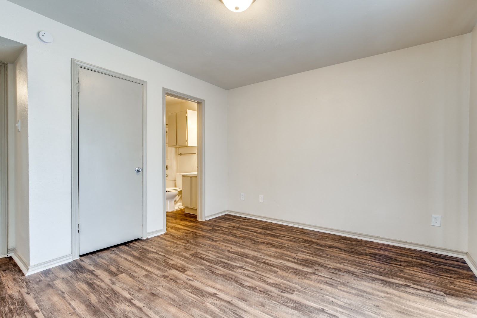 Bedroom at 1540 Apartments